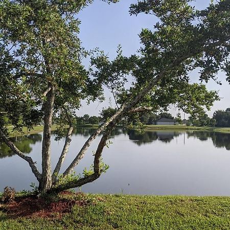Port Saint Lucie A Little Piece Of Heaven- Peaceful Lake View Apartment- 1 Min From I95 And Turnpike Port St. Lucie Kültér fotó