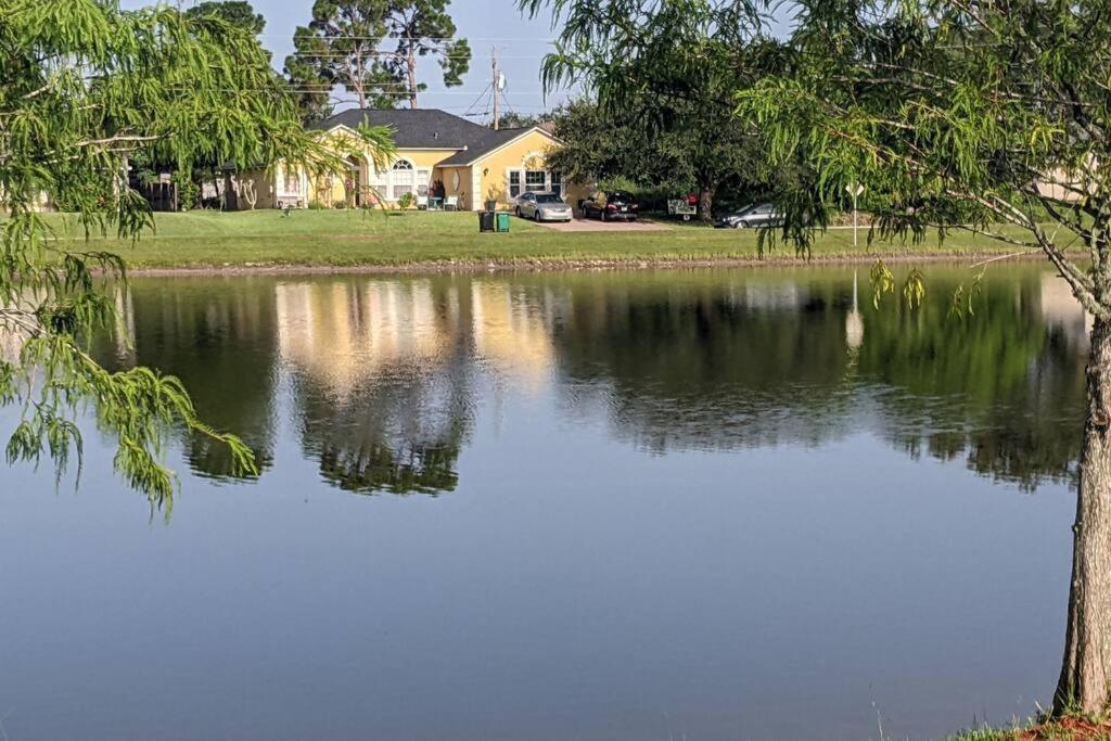 Port Saint Lucie A Little Piece Of Heaven- Peaceful Lake View Apartment- 1 Min From I95 And Turnpike Port St. Lucie Kültér fotó