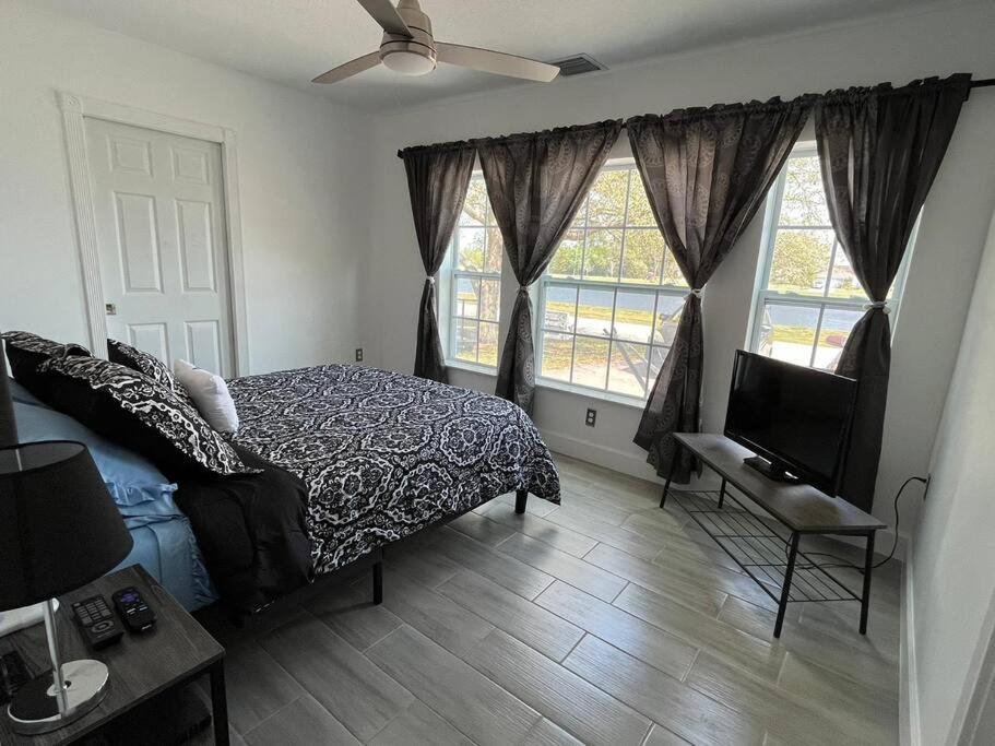 Port Saint Lucie A Little Piece Of Heaven- Peaceful Lake View Apartment- 1 Min From I95 And Turnpike Port St. Lucie Kültér fotó