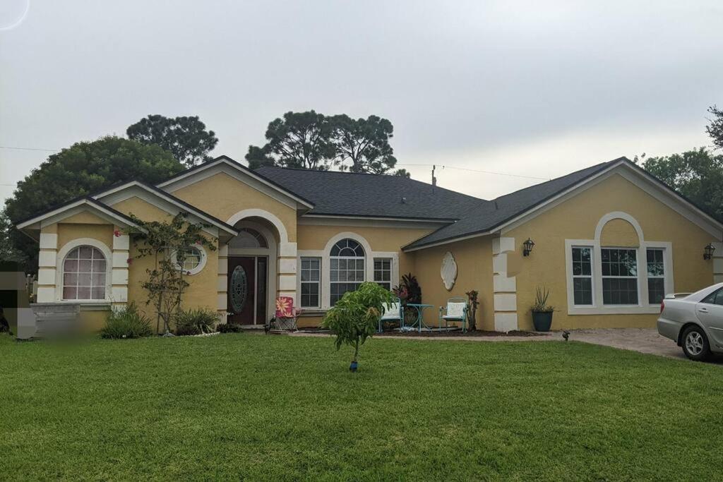 Port Saint Lucie A Little Piece Of Heaven- Peaceful Lake View Apartment- 1 Min From I95 And Turnpike Port St. Lucie Kültér fotó